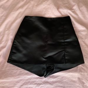 BLACK SKIRT WITH BUILT IN SHORTS